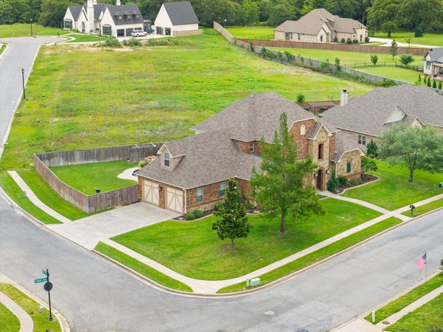 1131 Fountain Creek Boulevard, Pottsboro, TX 75076