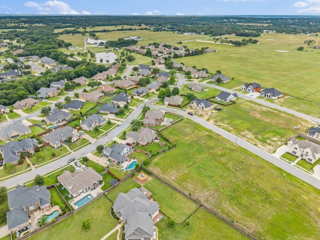 1131 Fountain Creek Boulevard, Pottsboro, TX 75076