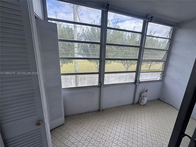 20337 NE 2nd Ave 18, Miami, FL 33179