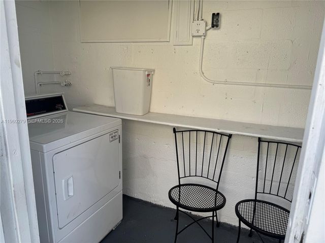 20337 NE 2nd Ave 18, Miami, FL 33179