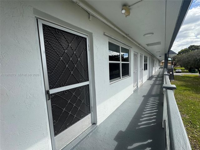 20337 NE 2nd Ave 18, Miami, FL 33179