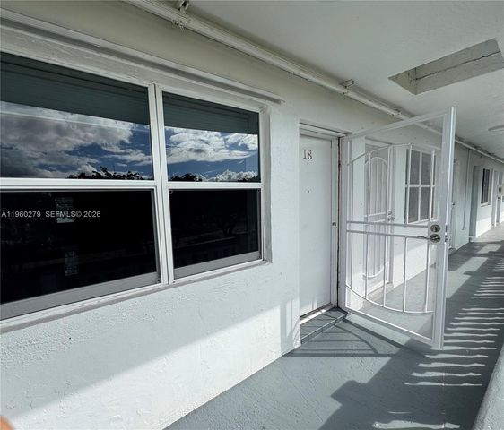 20337 NE 2nd Ave 18, Miami, FL 33179