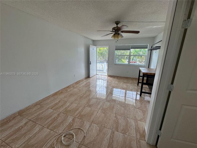 20337 NE 2nd Ave 18, Miami, FL 33179