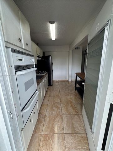 20337 NE 2nd Ave 18, Miami, FL 33179