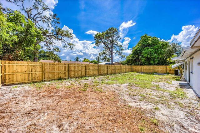 914 SE 9th St, Stuart, FL 34994