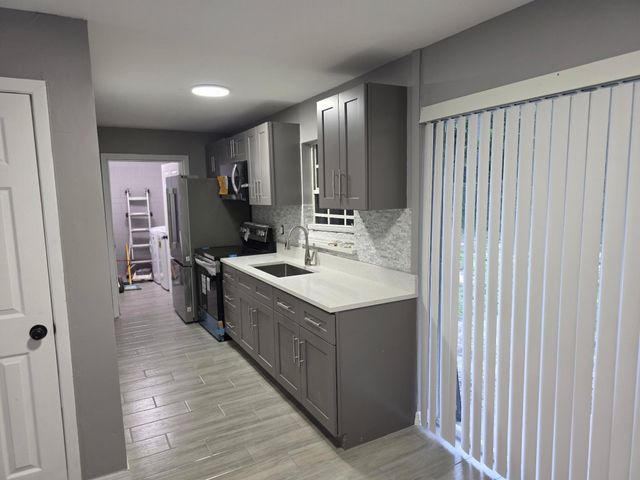914 SE 9th St, Stuart, FL 34994