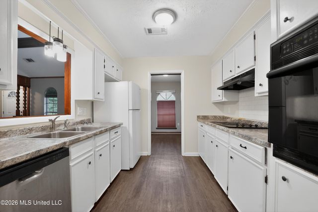 5354 Brookhollow Drive, Jackson, MS 39212