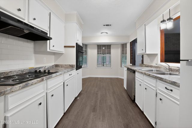5354 Brookhollow Drive, Jackson, MS 39212