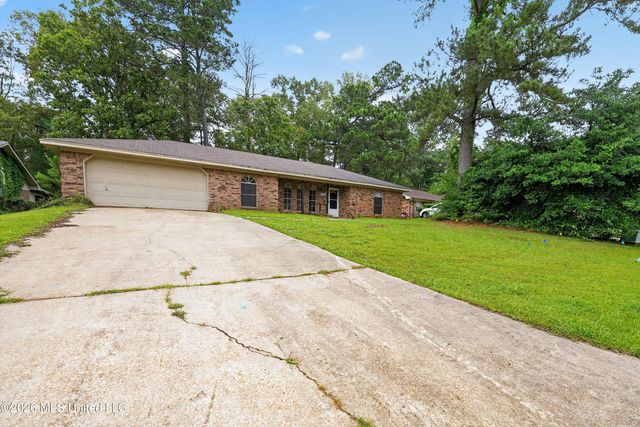 5354 Brookhollow Drive, Jackson, MS 39212