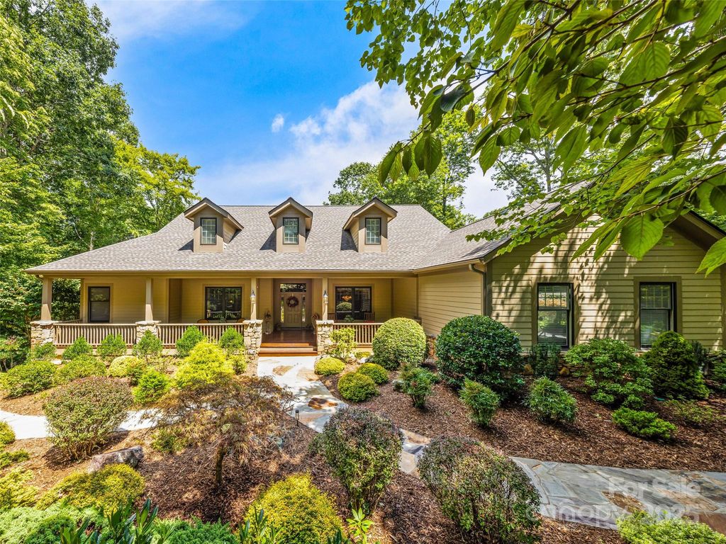 175 Chattooga Run, Hendersonville, NC 28739