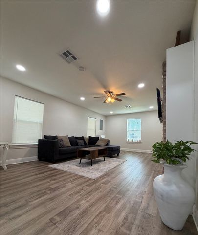 4301 Bagby Avenue, Waco, TX 76711