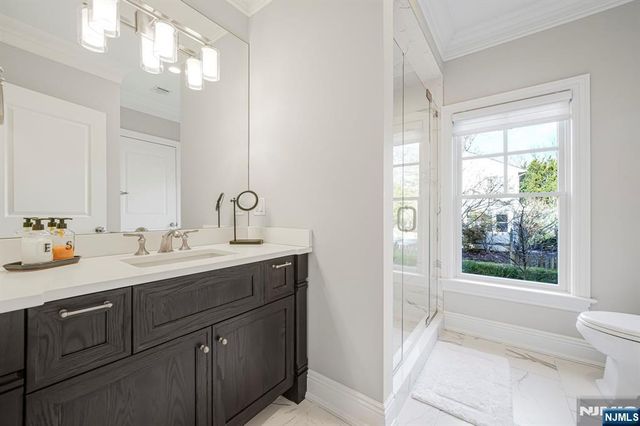 582 Cresthaven Road, Wyckoff, NJ 07481