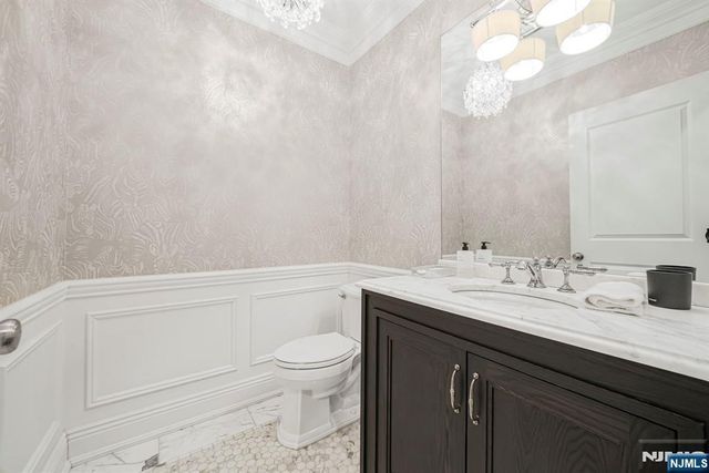 582 Cresthaven Road, Wyckoff, NJ 07481