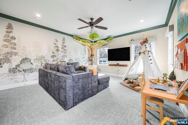 582 Cresthaven Road, Wyckoff, NJ 07481