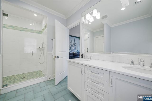 582 Cresthaven Road, Wyckoff, NJ 07481