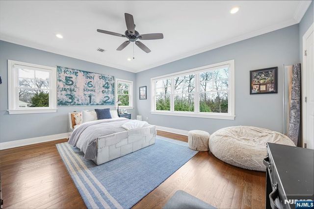 582 Cresthaven Road, Wyckoff, NJ 07481