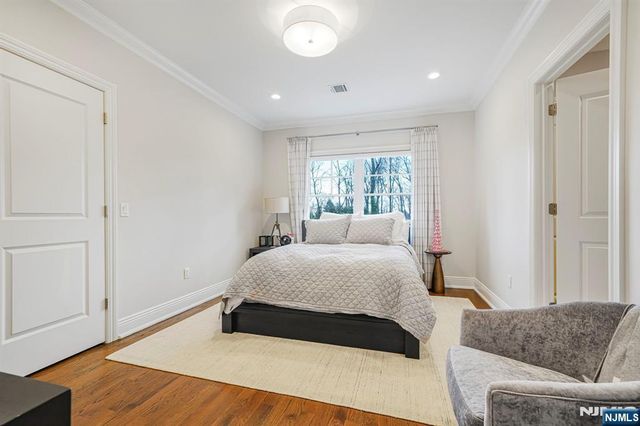 582 Cresthaven Road, Wyckoff, NJ 07481