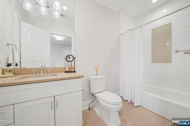 582 Cresthaven Road, Wyckoff, NJ 07481