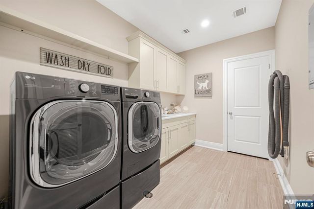 582 Cresthaven Road, Wyckoff, NJ 07481