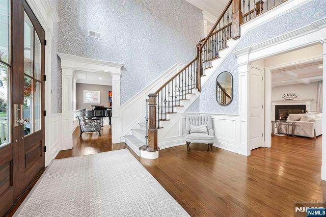 582 Cresthaven Road, Wyckoff, NJ 07481