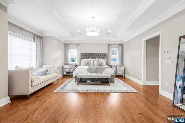 582 Cresthaven Road, Wyckoff, NJ 07481