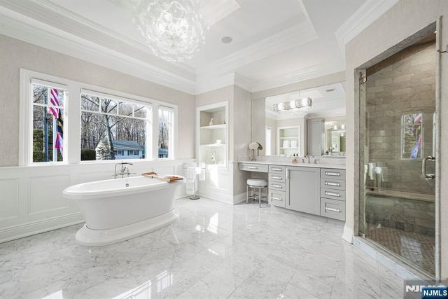 582 Cresthaven Road, Wyckoff, NJ 07481