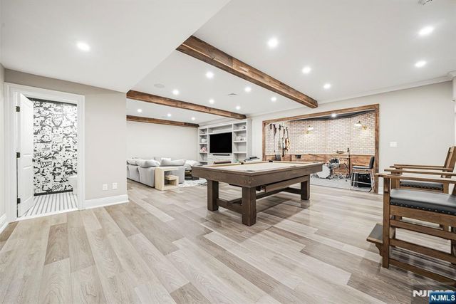 582 Cresthaven Road, Wyckoff, NJ 07481