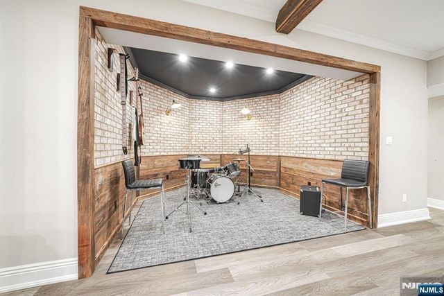 582 Cresthaven Road, Wyckoff, NJ 07481