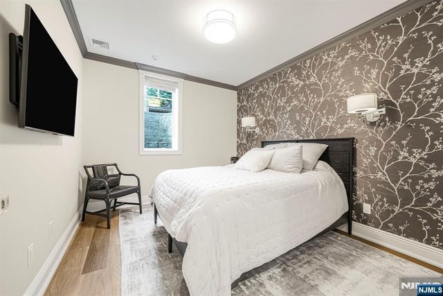 582 Cresthaven Road, Wyckoff, NJ 07481