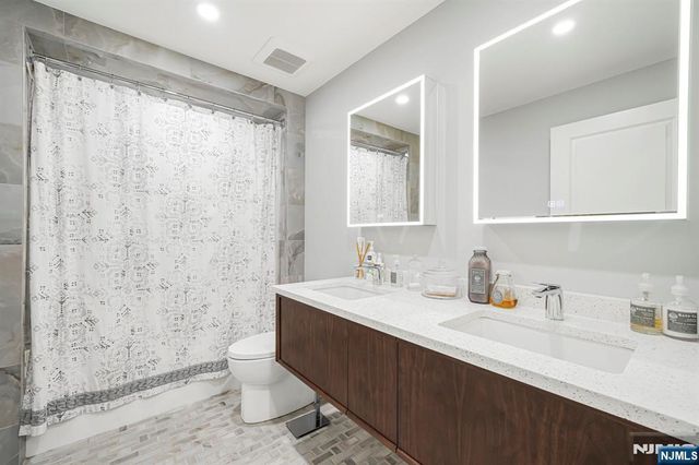 582 Cresthaven Road, Wyckoff, NJ 07481