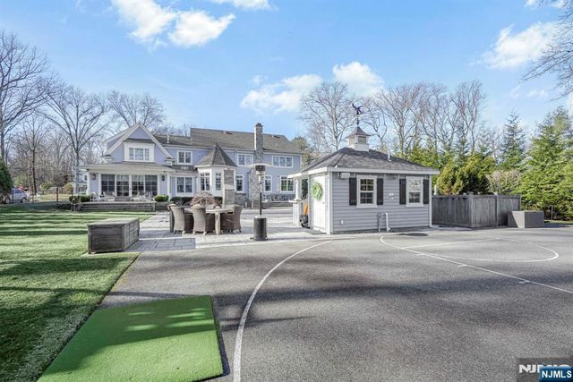 582 Cresthaven Road, Wyckoff, NJ 07481