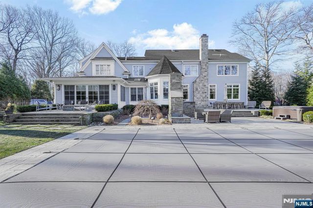 582 Cresthaven Road, Wyckoff, NJ 07481