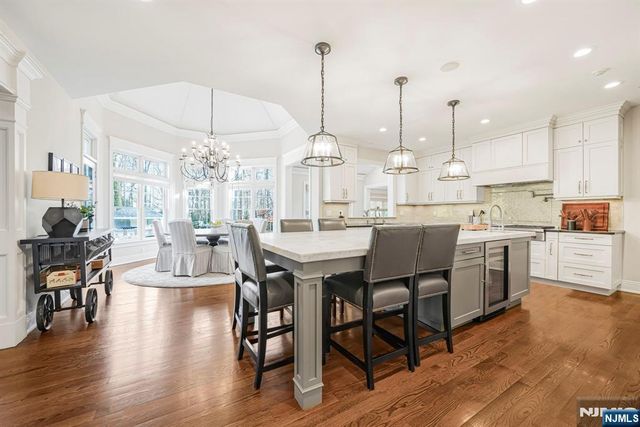 582 Cresthaven Road, Wyckoff, NJ 07481