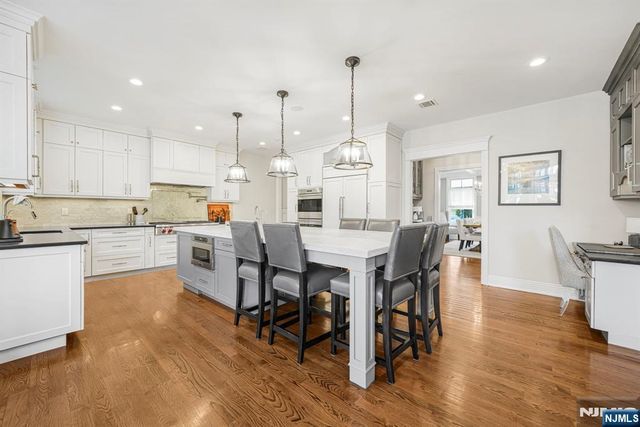 582 Cresthaven Road, Wyckoff, NJ 07481