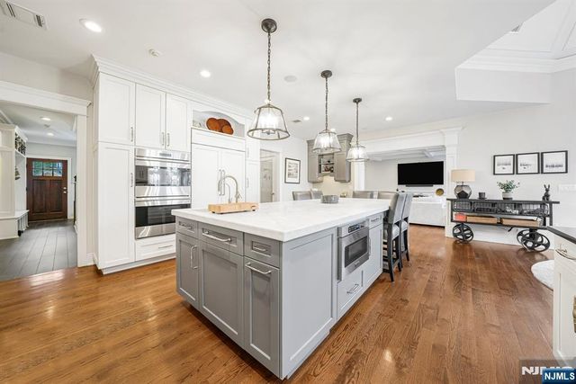 582 Cresthaven Road, Wyckoff, NJ 07481