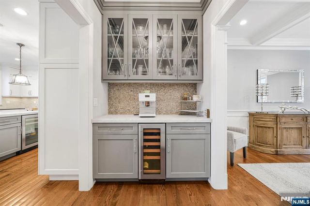 582 Cresthaven Road, Wyckoff, NJ 07481