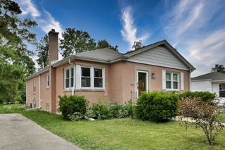 1747 Linneman Street, Glenview, IL 60025