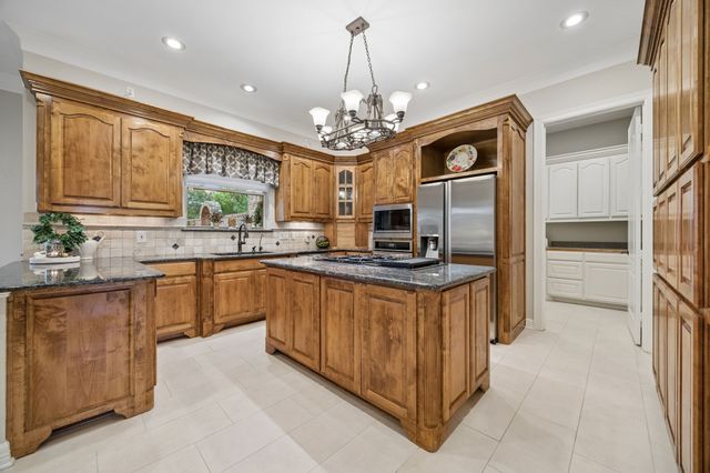 2930 Falcon Way, Midlothian, TX 76065