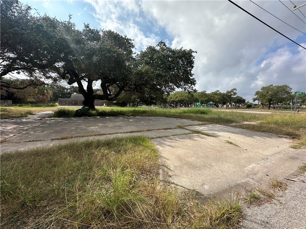 523 W Wheeler Ave, Aransas Pass, TX 78336