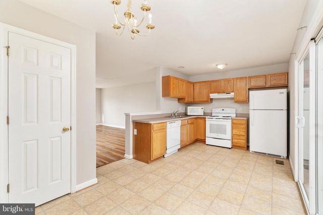 868 AZTEC DR, Martinsburg, WV 25405