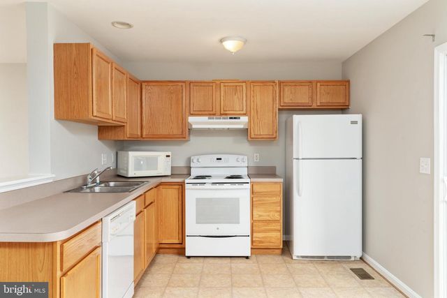 868 AZTEC DR, Martinsburg, WV 25405