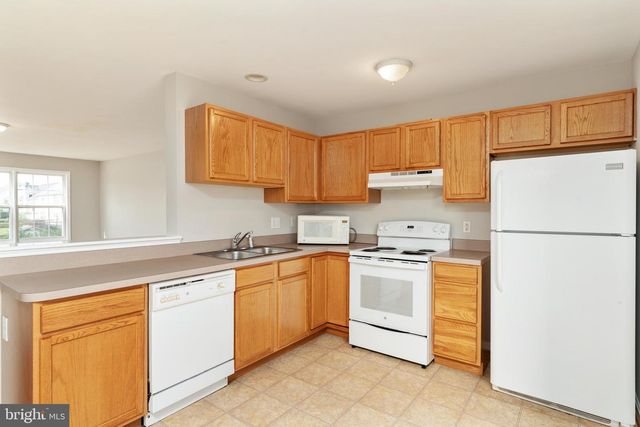 868 AZTEC DR, Martinsburg, WV 25405