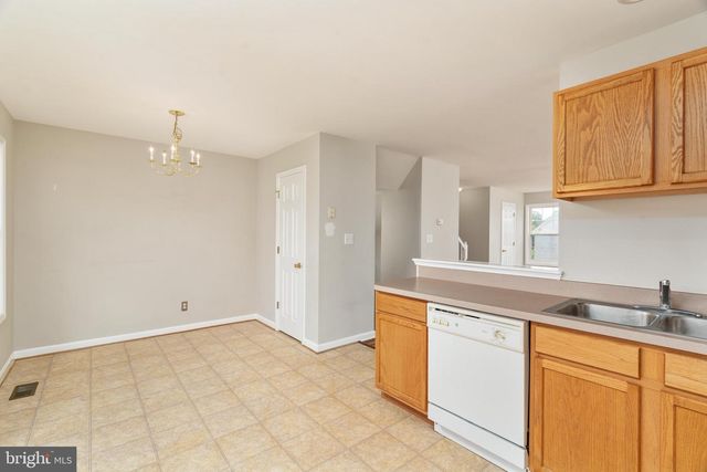 868 AZTEC DR, Martinsburg, WV 25405