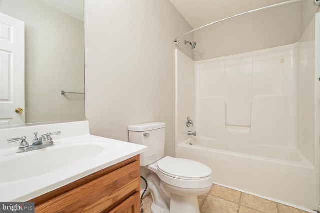 868 AZTEC DR, Martinsburg, WV 25405