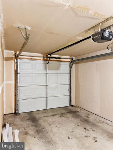 868 AZTEC DR, Martinsburg, WV 25405