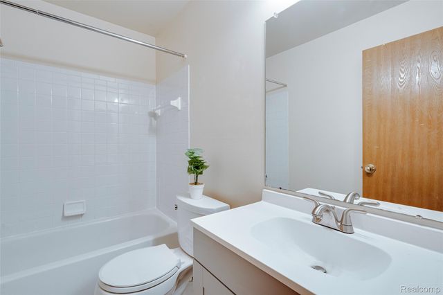 42739 Lilley Pointe Drive, Canton Charter Township, MI 48187