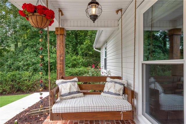 195 Thistlewood Lane, Roswell, GA 30075