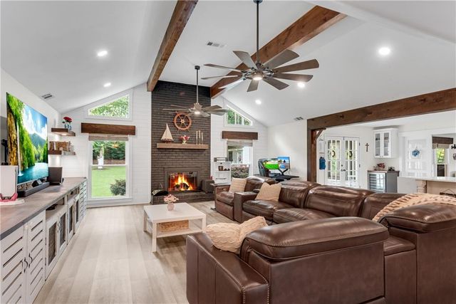 195 Thistlewood Lane, Roswell, GA 30075