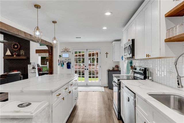 195 Thistlewood Lane, Roswell, GA 30075