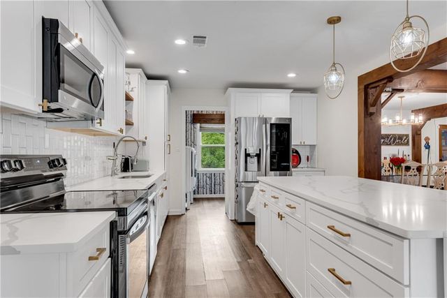 195 Thistlewood Lane, Roswell, GA 30075